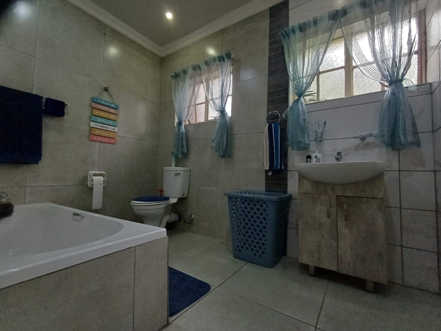 4 Bedroom Property for Sale in Flimieda North West